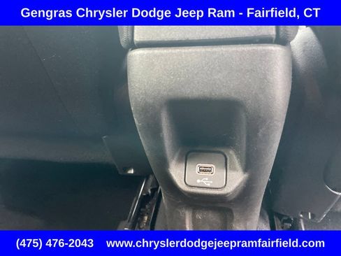 Certified 2021 Jeep Renegade Latitude AWD/4WD image 29