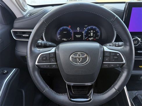 Used 2023 Toyota Highlander Limited image 13