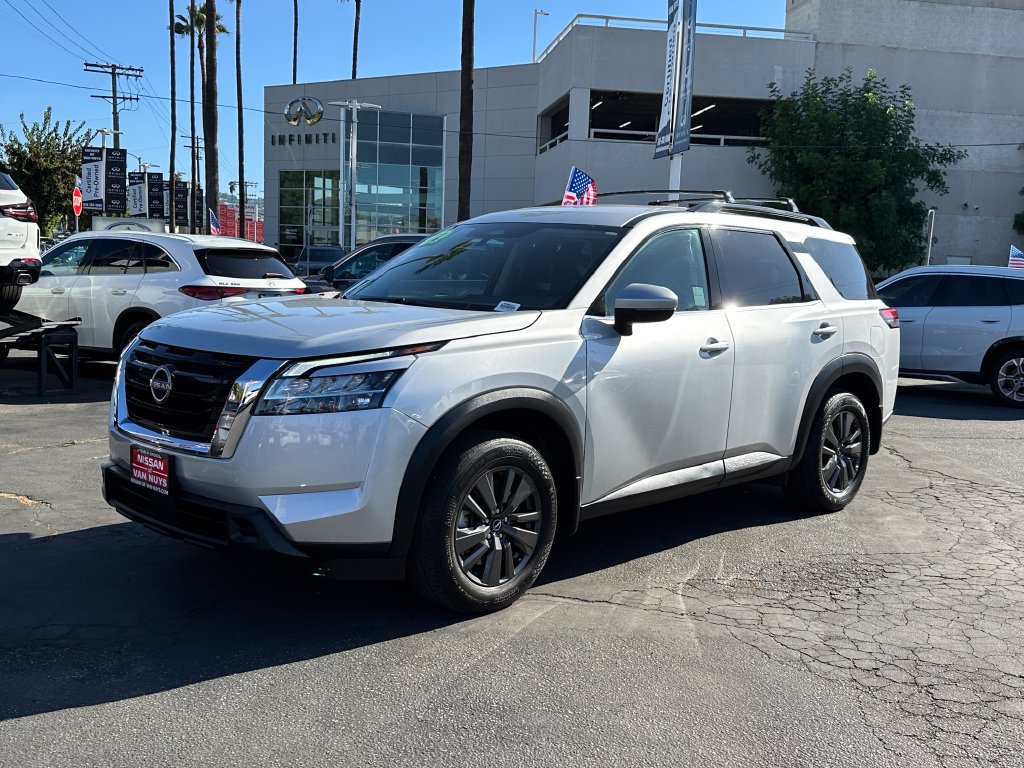 Used 2022 Nissan Pathfinder SV FWD image 2