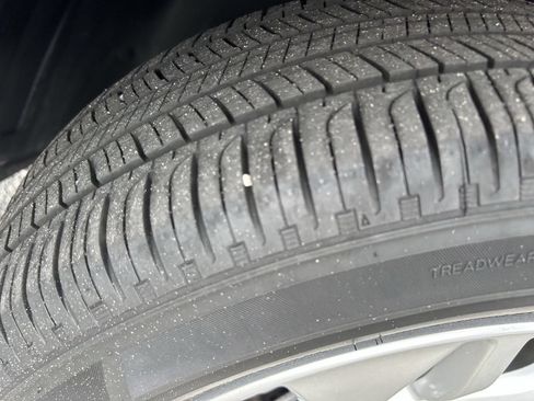 Certified 2024 Hyundai Venue SE FWD image 35
