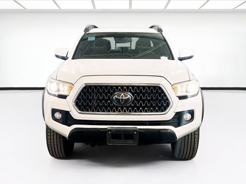 Used 2018 Toyota Tacoma TRD Off-Road w/ Technology Package AWD/4WD image 2