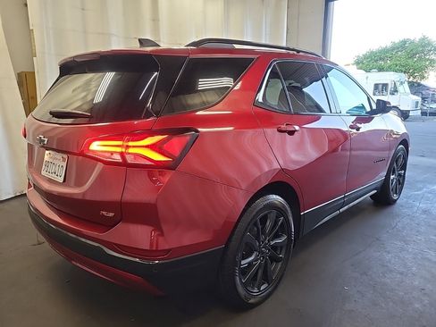 Used 2022 Chevrolet Equinox RS w/ Infotainment Package FWD image 2