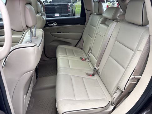 Used 2017 Jeep Grand Cherokee Overland w/ Jeep Active Safety Group image 21