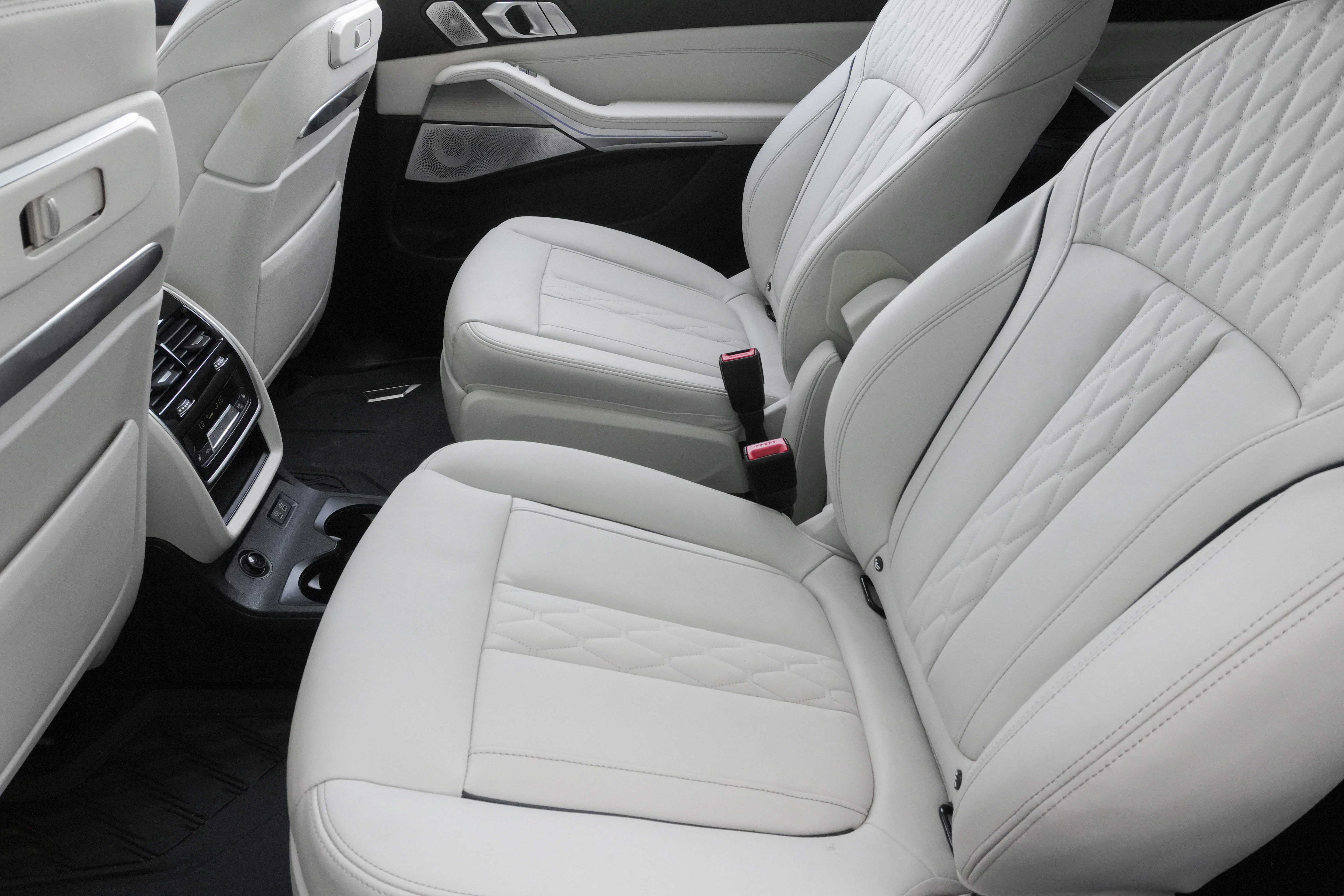 Certified 2024 BMW X7 M60i AWD/4WD image 39