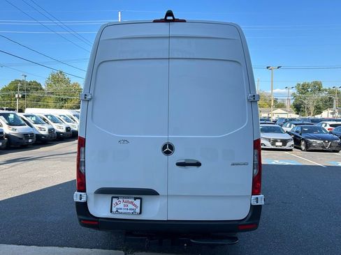 Used 2025 Mercedes-Benz Sprinter 2500 image 6