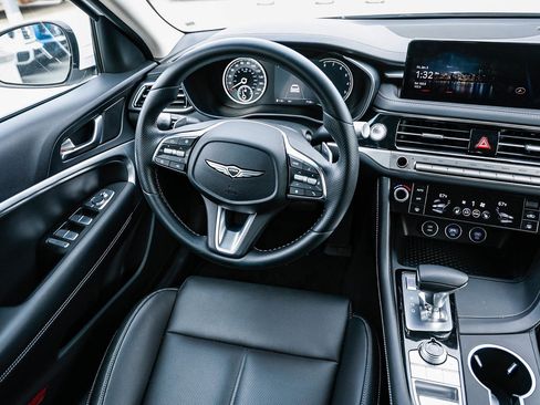 Used 2025 Genesis G70 2.5T image 14