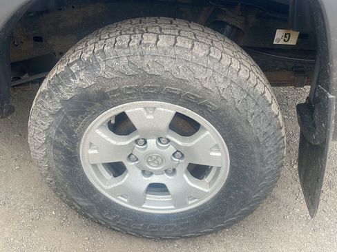 Used 2015 Toyota Tacoma 4x4 Double Cab w/ SR5 Package image 20