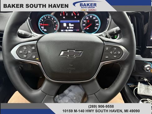 Used 2023 Chevrolet Traverse RS image 11