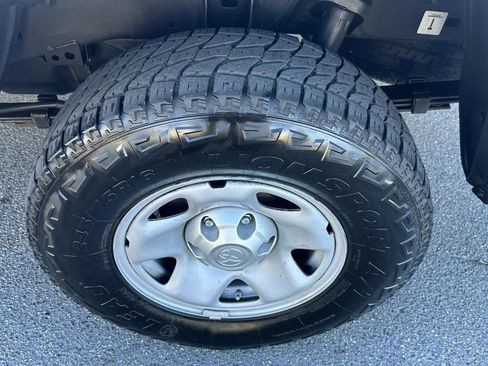 Used 2021 Toyota Tacoma SR w/ SR Convenience Package image 21