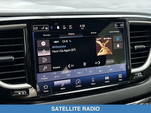 Used 2023 Chrysler Pacifica Touring-L FWD image 21