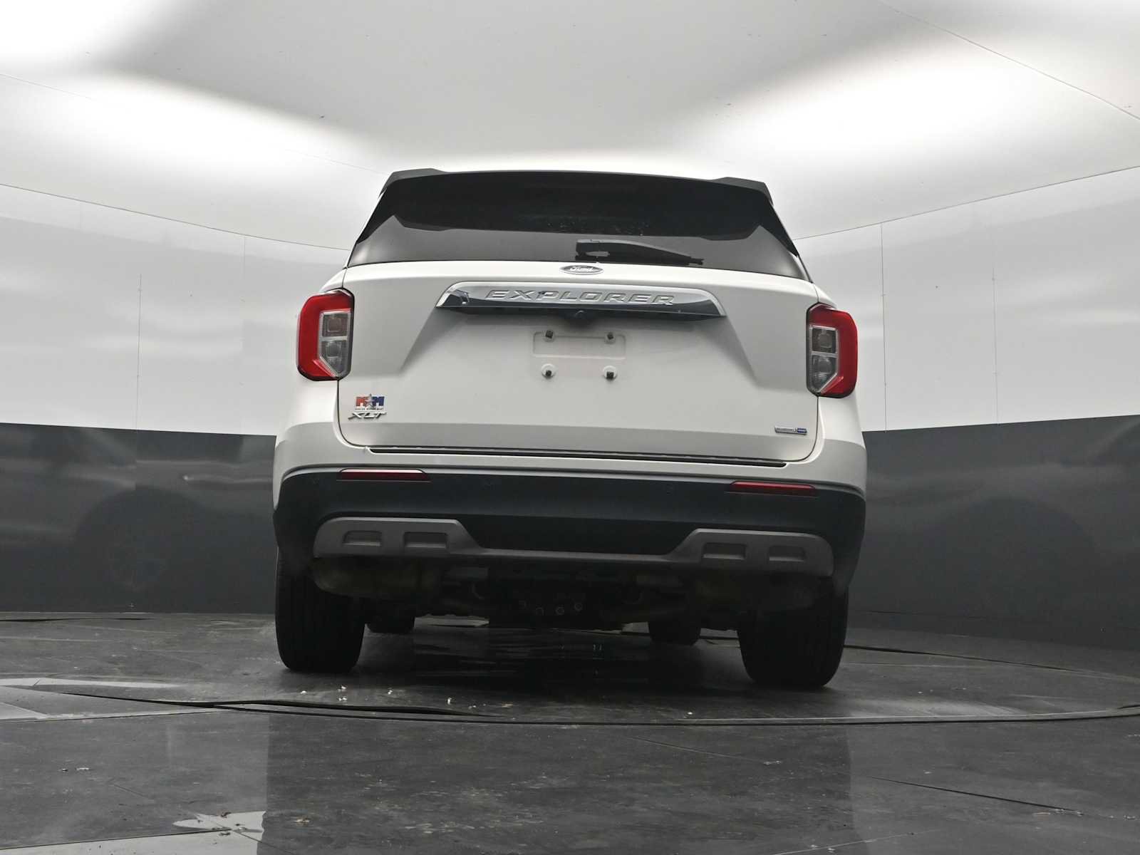 Used 2020 Ford Explorer XLT w/ Equipment Group 202A AWD/4WD image 31