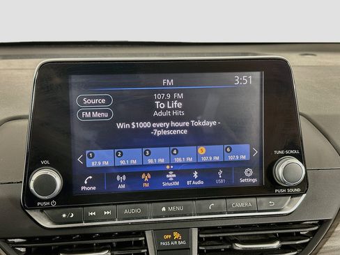 Used 2025 Nissan Altima 2.5 SV FWD image 19