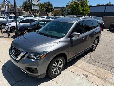 Used 2018 Nissan Pathfinder S FWD image 12