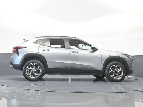Used 2025 Chevrolet Trax LT w/ Driver Confidence Package FWD image 56