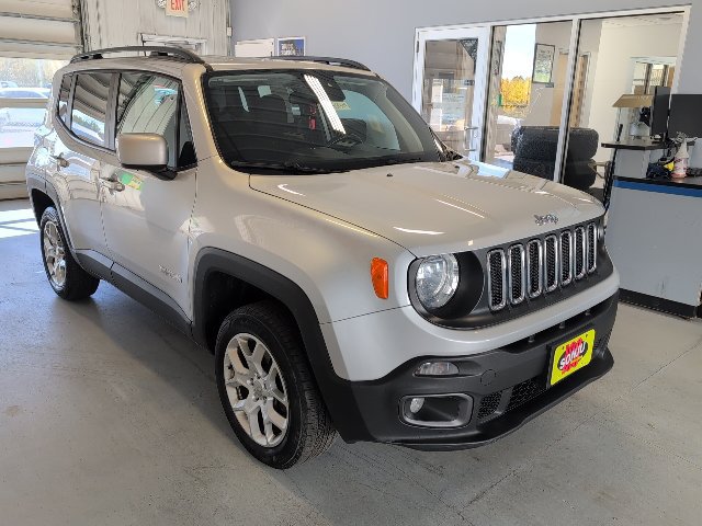 Used 2018 Jeep Renegade Latitude w/ Cold Weather Group AWD/4WD image 7