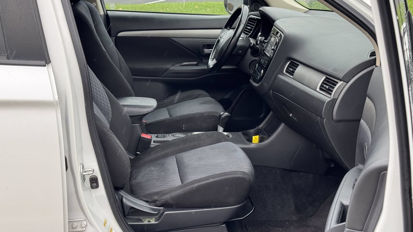 Used 2014 Mitsubishi Outlander SE FWD image 27