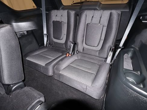 Certified 2019 Ford Explorer XLT w/ Equipment Group 201A AWD/4WD image 18