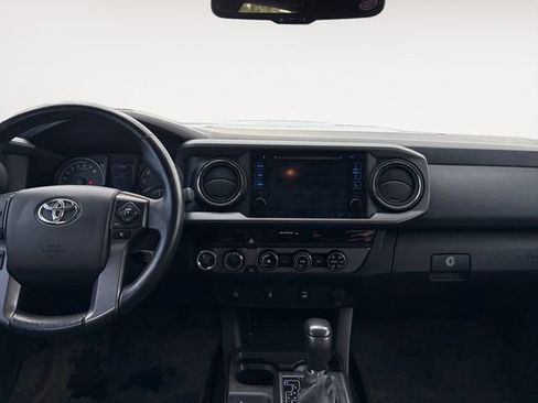 Used 2017 Toyota Tacoma TRD Sport w/ Tow Package (A/T) AWD/4WD image 11