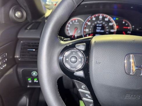 Used 2017 Honda Accord Touring image 21
