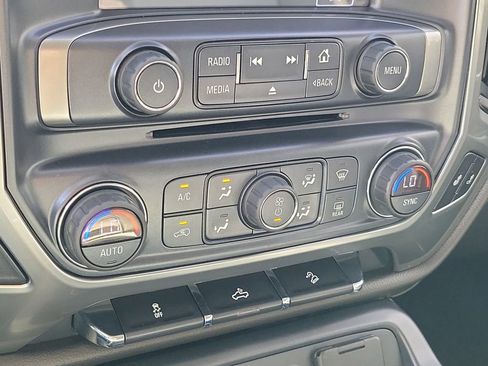 Used 2017 Chevrolet Silverado 1500 LTZ Z71 image 35