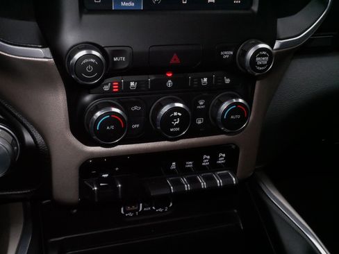 Used 2022 RAM 1500 Laramie AWD/4WD image 23