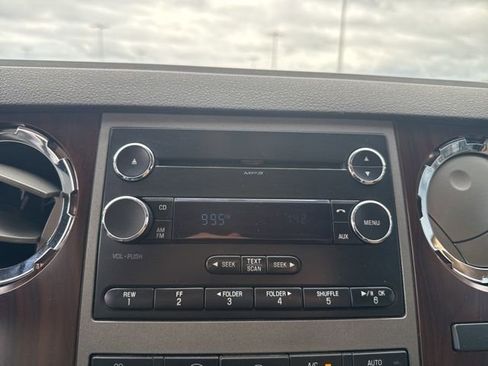 Used 2011 Ford F250 Lariat w/ Lariat Interior Pkg image 28