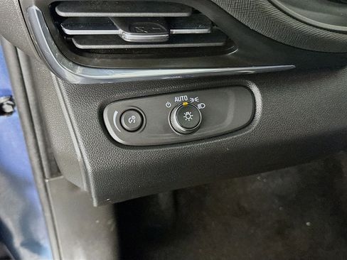 Used 2025 Buick Envista Preferred w/ Advanced Safety Package image 17