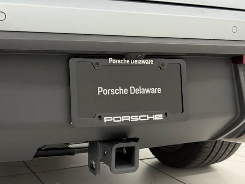 Certified 2025 Porsche Macan image 58