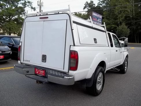 Used 2001 Nissan Frontier SE Desert Runner image 3