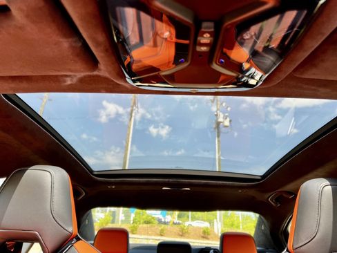 Used 2025 BMW M5 Base AWD 4dr Sedan w/ Executive Package image 36