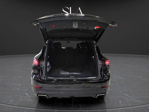 Used 2023 Porsche Cayenne w/ Premium Package AWD/4WD image 9