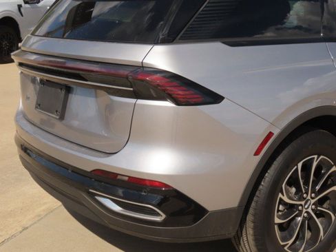 Certified 2025 Lincoln Nautilus Premier AWD/4WD image 10