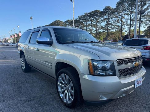 Used 2013 Chevrolet Suburban LTZ image 5