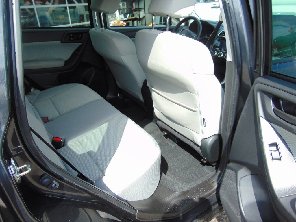 Used 2018 Subaru Forester 2.5i Premium AWD/4WD image 4