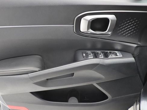 Used 2024 Kia Sorento S image 16