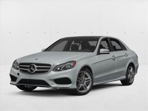 Used 2014 Mercedes-Benz E 350 4MATIC Sedan image 1