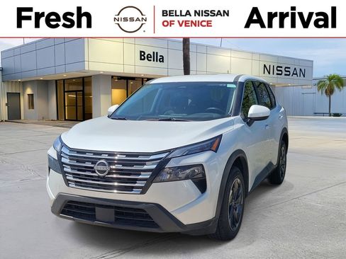 Used 2025 Nissan Rogue SV image 1