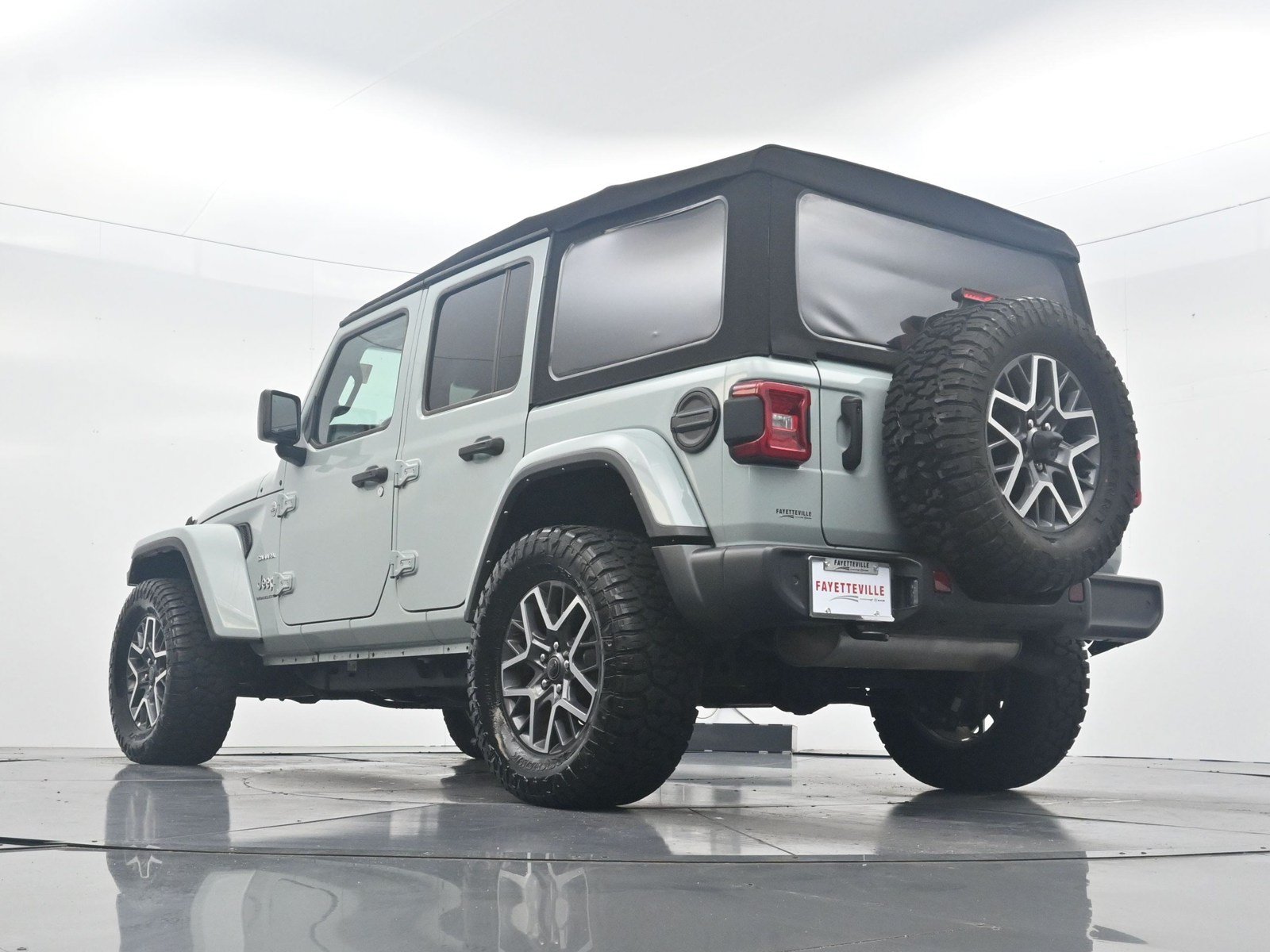 Used 2024 Jeep Wrangler Unlimited Sahara w/ Safety Group AWD/4WD image 30