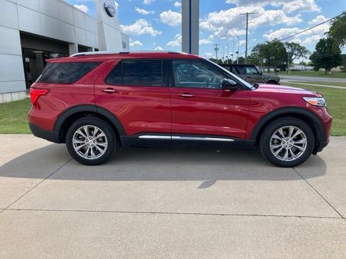 Used 2023 Ford Explorer Limited AWD/4WD image 2