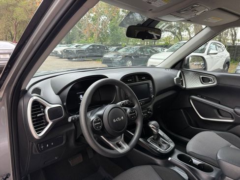 Used 2025 Kia Soul LX w/ LX Technology Package image 28