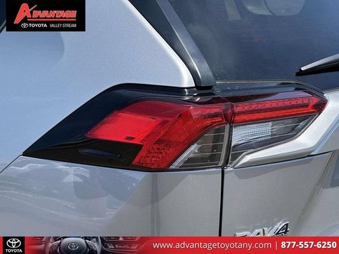 Used 2025 Toyota RAV4 LE AWD/4WD image 14