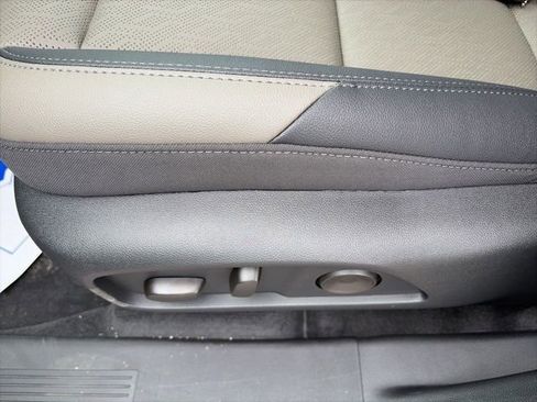New 2026 Chevrolet Equinox LT w/ Convenience Package II AWD/4WD image 18