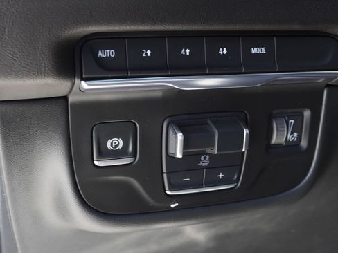Certified 2025 Cadillac Escalade Premium Luxury AWD/4WD image 19