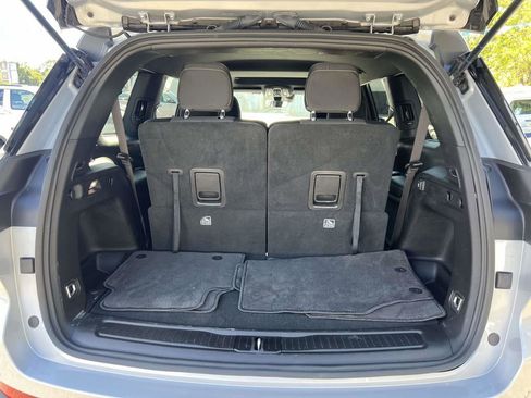 Used 2025 Jeep Grand Cherokee L Laredo image 11