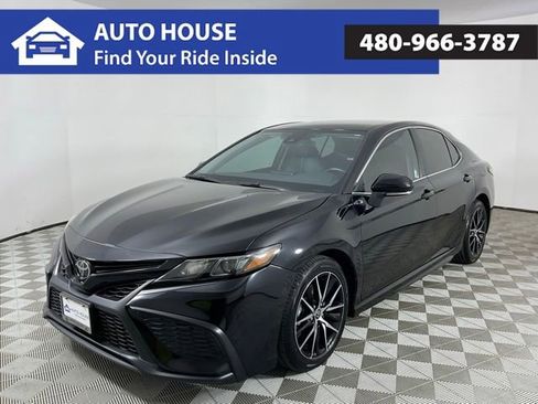 Used 2024 Toyota Camry SE FWD image 1