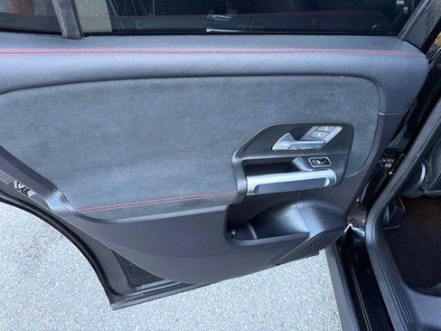 Used 2021 Mercedes-Benz GLB 35 AMG 4MATIC image 25
