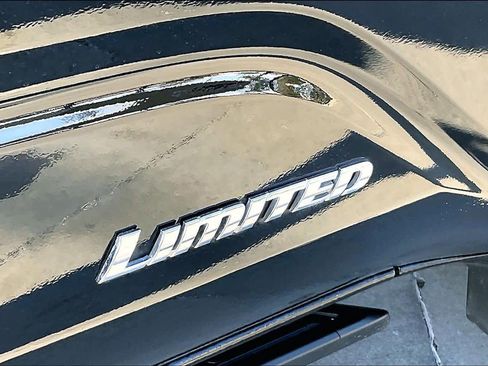 Used 2024 Toyota Tacoma Limited w/ Limited Package (LT) image 9