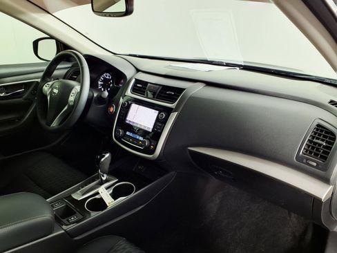 Used 2018 Nissan Altima 2.5 SV w/ 2.5 SV Technology Package FWD image 9