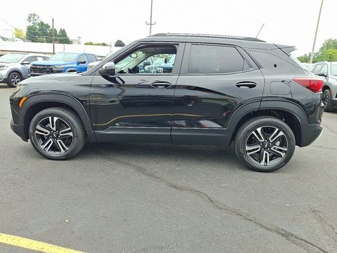 Used 2023 Chevrolet TrailBlazer LT w/ Convenience Package AWD/4WD image 2