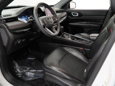 Used 2023 Jeep Compass Trailhawk w/ Sun and Sound Group AWD/4WD image 18
